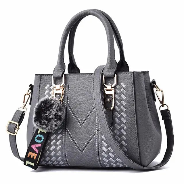 Bolsa de Couro Pompom Feminina