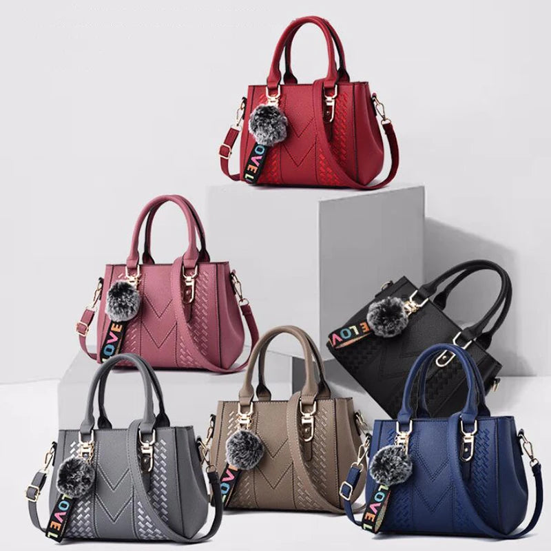 Bolsa de Couro Pompom Feminina